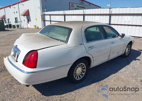 2001 Lincoln Town Car Signature из США, поврежденный, VIN 1LNHM82W91Y611232